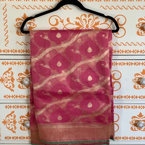 Saree & Blouse - Picture 3 of 7